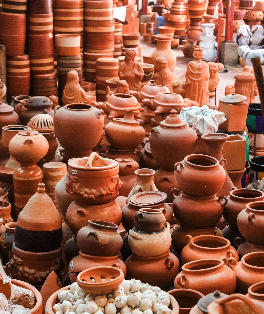 Traditional clay pots for sale in Ráquira, Boyacá